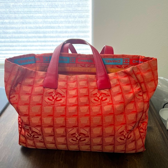 ❤️Chanel Red Travel Ligne Nylon Tote (unique color) - Picture 1 of 15